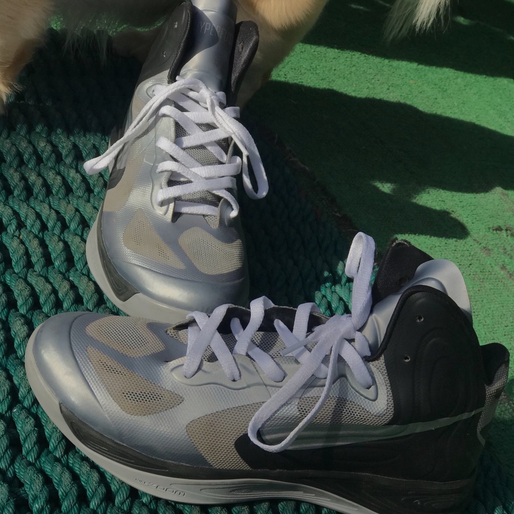 grey and white nike hyperfusion